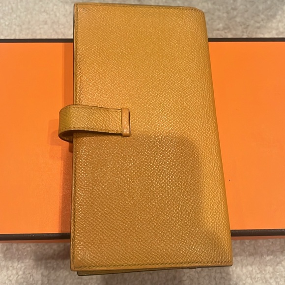 Hermes Auth wallet in Mustard yellow - Picture 5 of 7